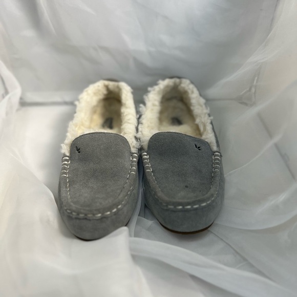 Koolaburra Shoes - Koolaburra by UGG Grey Cream Plush Slippers Moccasins Size 7